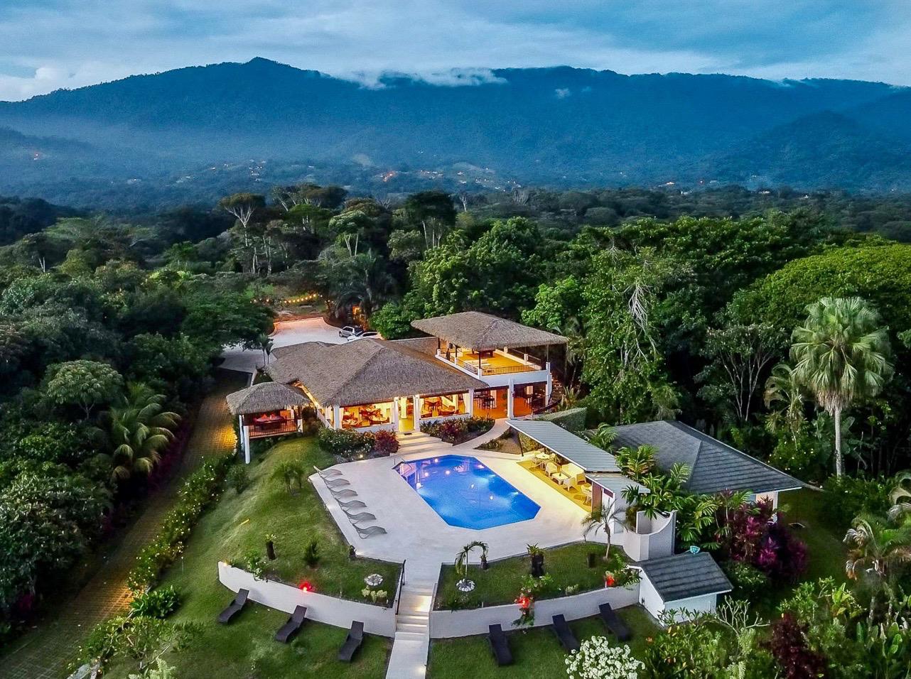 A Luxurious Vacation Destination in Ojochal, Costa Rica